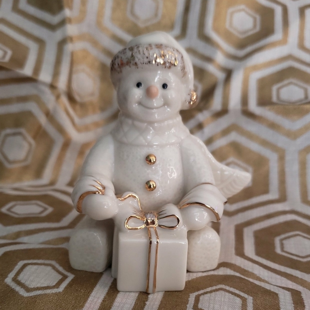 Lenox Snowman Collection w/ Present gold trimmed Porcelain Collectible Fβ¦